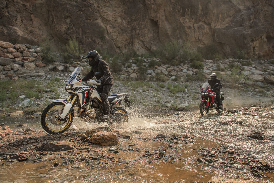 CRF1000L Africa Twin-Adventure-crfdakar-tricolour-2015-106_1