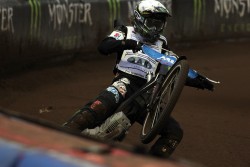 Tai Woffinden letos krotil divoky stroj lec lonske vitezstvi nezopakoval