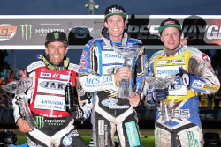 Zleva - legenda Greg Hancock, vitez Jason Doyle, prekvapeni treti Chris Harris