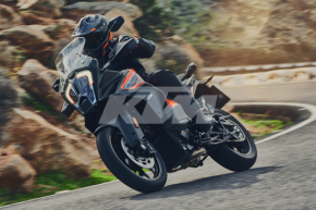 KTM 1290 SUPER ADVENTURE S - Action 2 (1)              