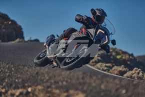 KTM 1290 SUPER ADVENTURE S - Action 3 (1)             