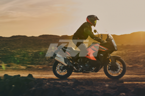 KTM 1290 SUPER ADVENTURE S - Action 5 (1)               